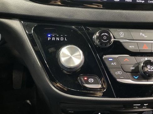 Used 2020 Chrysler Pacifica Touring-L Plus image 22