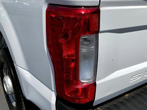 Certified 2019 Ford F350 XL w/ Power Equipment Group image 28