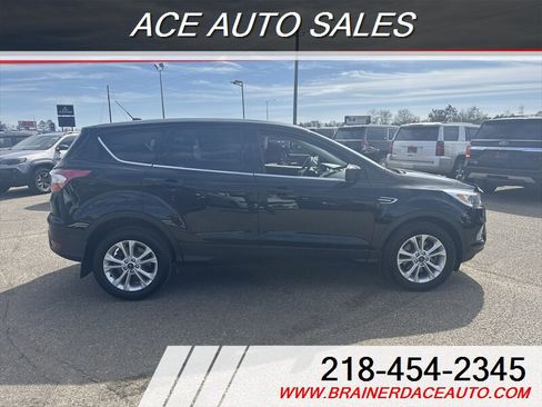 Used 2017 Ford Escape SE image 6