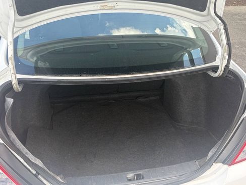 Used 2017 Nissan Versa SV FWD image 17