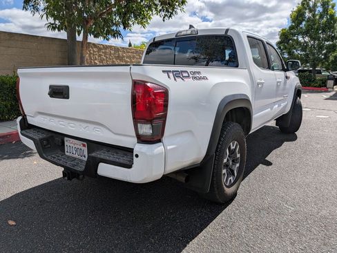 Used 2019 Toyota Tacoma TRD Off-Road w/ Technology Package RWD image 9