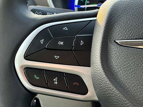 Used 2022 Chrysler Pacifica Touring-L FWD image 28