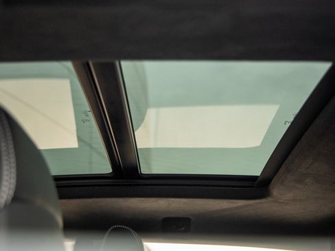 Used 2025 Lamborghini Urus SE image 26