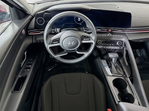 Certified 2024 Hyundai Elantra SEL w/ Convenience Package image 4