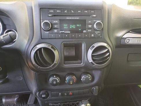 Used 2016 Jeep Wrangler Unlimited Sport w/ Connectivity Group AWD/4WD image 23