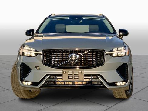Used 2024 Volvo XC60 B5 Plus image 4