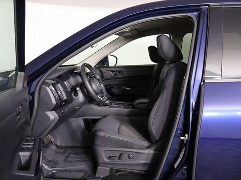 Used 2024 Nissan Pathfinder SV AWD/4WD image 28