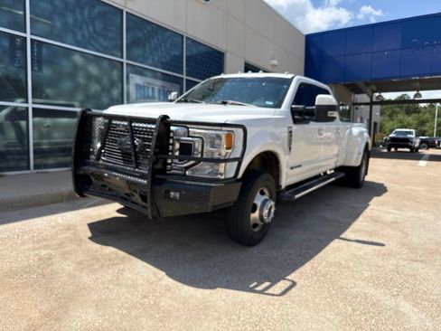Used 2022 Ford F350 Lariat w/ Lariat Value Package AWD/4WD image 2