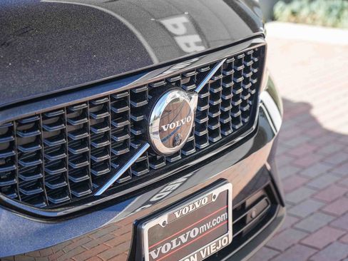 Used 2026 Volvo XC40 B5 Plus AWD/4WD image 3