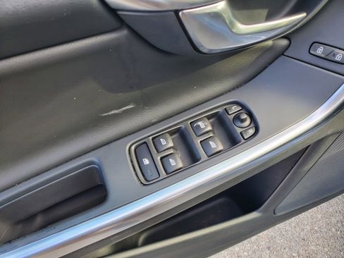 Used 2017 Volvo S60 T5 Dynamic image 16