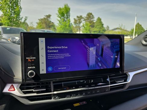 Certified 2025 Toyota Sienna XLE Woodland Edition AWD/4WD image 27