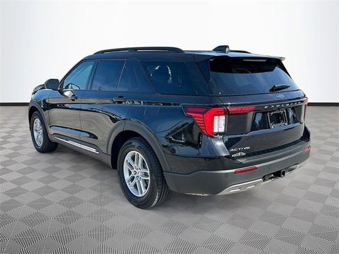 Used 2025 Ford Explorer Active w/ Active Comfort Package image 5