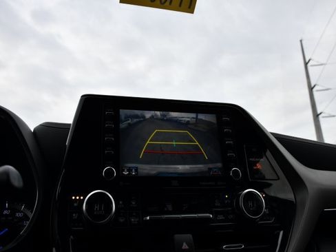 Used 2020 Toyota Highlander Limited image 13