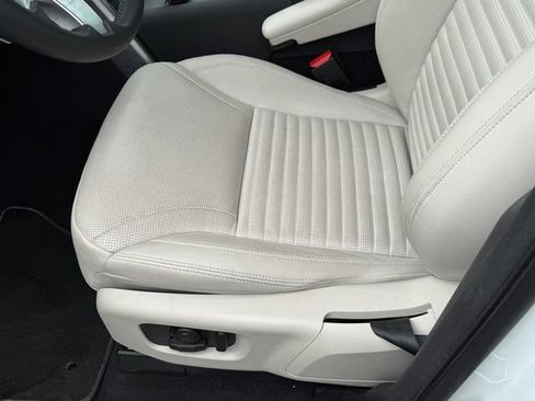 Used 2025 Land Rover Discovery S AWD/4WD image 28