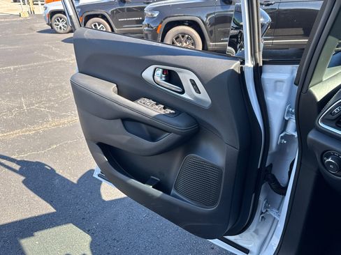 New 2026 Chrysler Pacifica Limited w/ S Appearance Package image 18