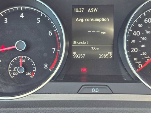 Used 2015 Volkswagen Golf S FWD image 23