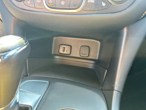Used 2018 Chevrolet Equinox LT FWD image 38