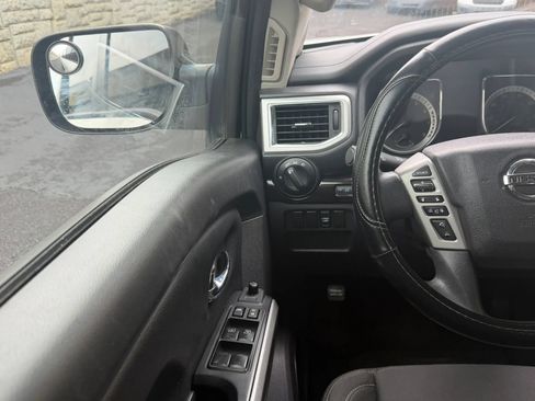 Used 2017 Nissan Titan SV RWD image 18
