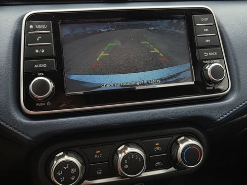 Used 2025 Nissan Versa SV FWD image 11