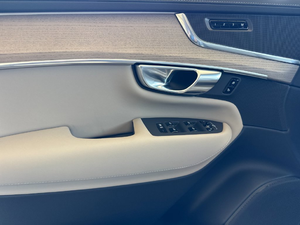 New 2026 Volvo XC90 T8 Plus w/ Protection Package AWD/4WD image 10