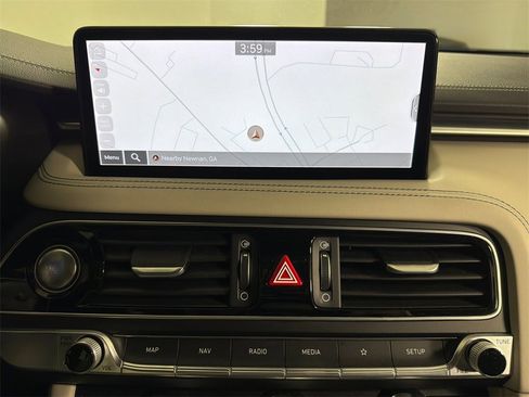 Used 2022 Genesis G70 3.3T image 3