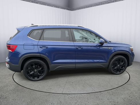 Used 2022 Volkswagen Taos SE image 2