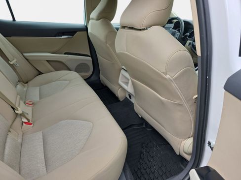 Used 2020 Toyota Camry LE w/ Convenience Package FWD image 11