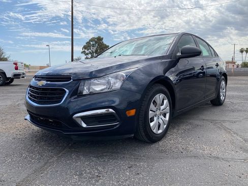 Used 2016 Chevrolet Cruze LS FWD image 2