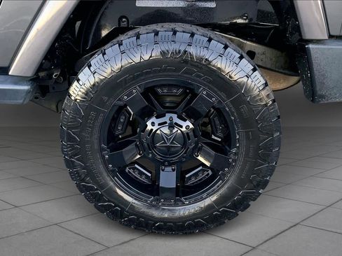 Used 2017 Jeep Wrangler Sahara w/ Connectivity Group image 9