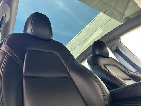 Used 2023 Tesla Model Y Long Range AWD/4WD image 19