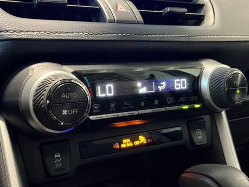 Used 2025 Toyota RAV4 XLE AWD/4WD image 22