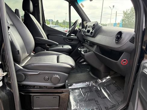 Used 2019 Mercedes-Benz Sprinter 2500 image 17