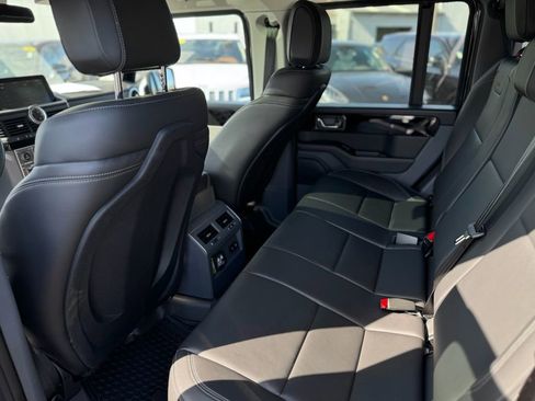 Used 2024 INEOS Grenadier Fieldmaster Edition image 13