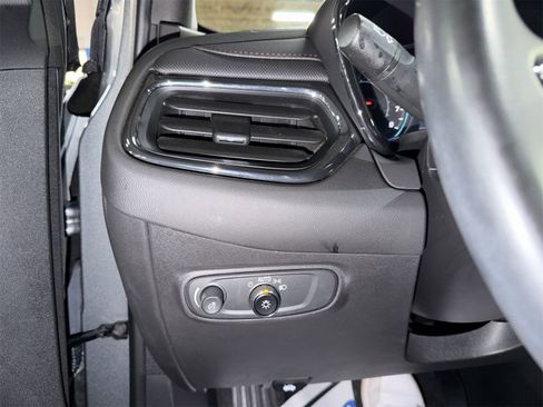 Used 2023 Chevrolet Equinox RS image 18