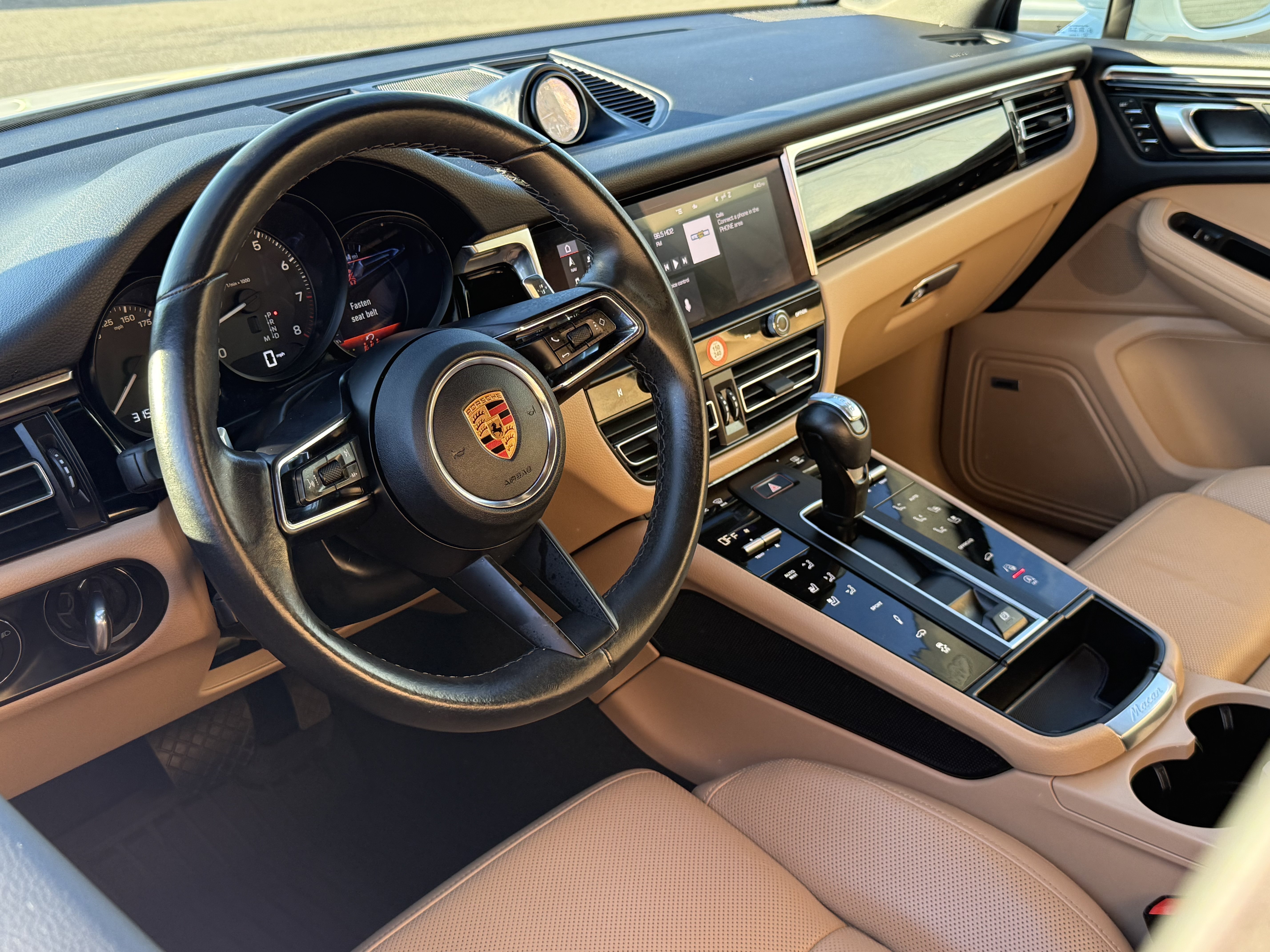 Certified 2023 Porsche Macan AWD/4WD image 4