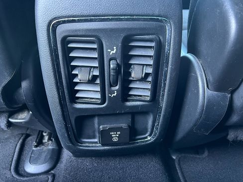 Used 2020 Jeep Grand Cherokee Altitude image 28