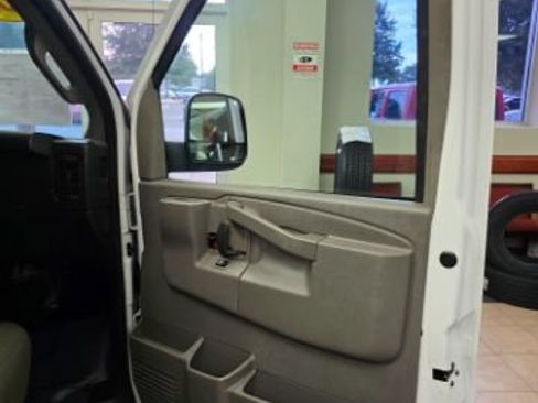 Used 2020 Chevrolet Express 3500 Extended w/ Driver Convenience Package RWD image 10