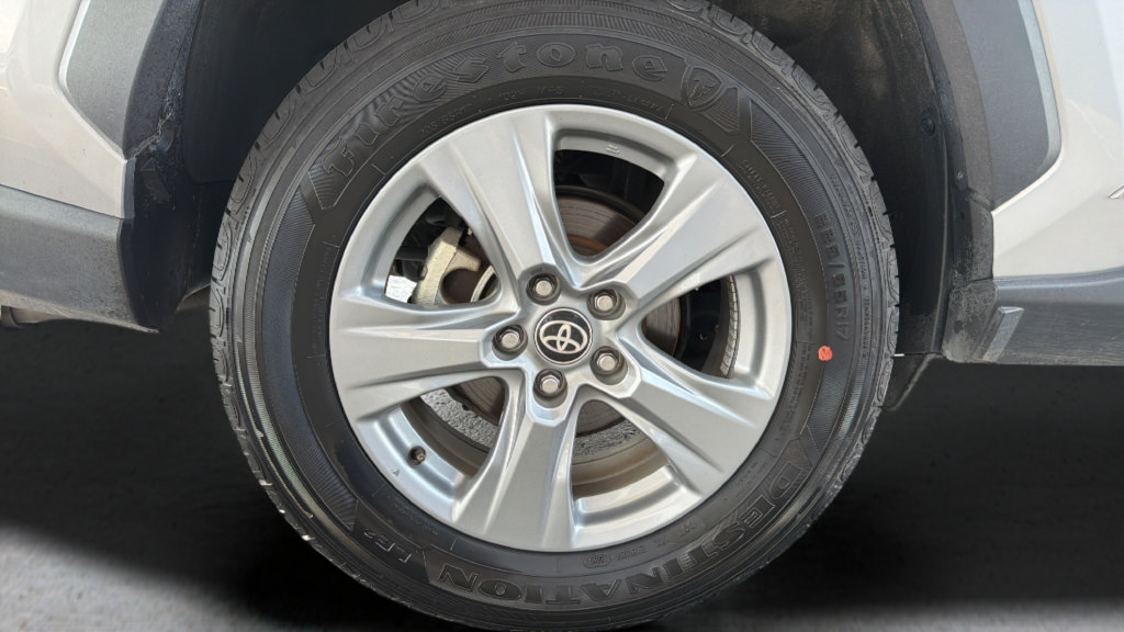 Used 2025 Toyota RAV4 XLE AWD/4WD image 24