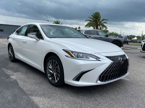 New 2025 Lexus ES 300h w/ Luxury Package image 4