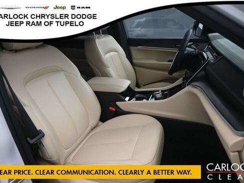 Used 2023 Jeep Grand Cherokee Limited AWD/4WD image 36
