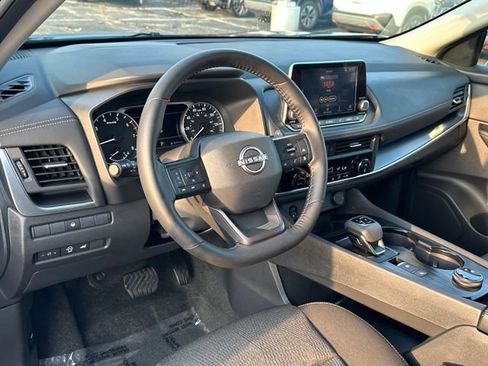 Used 2025 Nissan Rogue SV AWD/4WD image 31