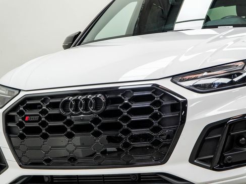 Used 2023 Audi SQ5 Premium Plus w/ Premium Plus Package image 2