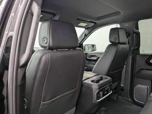 Used 2024 Chevrolet Silverado 1500 High Country w/ Technology Package image 21