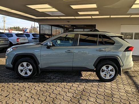 Used 2021 Toyota RAV4 XLE w/ Convenience Package image 10