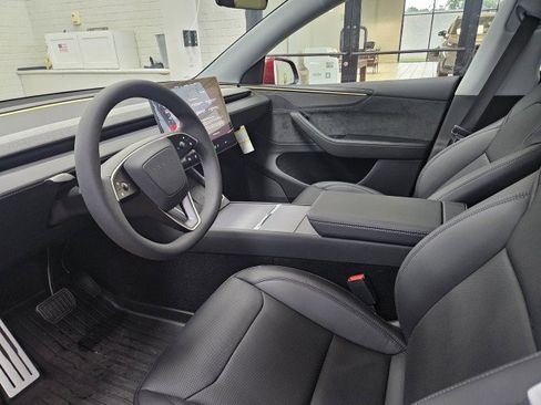 Used 2026 Tesla Model Y 2WD image 7