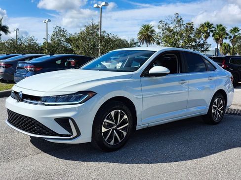 Used 2025 Volkswagen Jetta S image 3