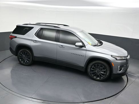 Used 2023 Chevrolet Traverse RS image 17