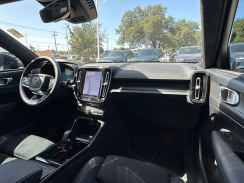 Certified 2023 Volvo XC40 Recharge Plus image 13