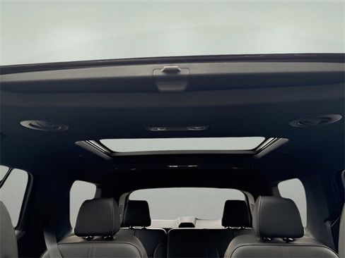 Used 2023 Chevrolet Traverse RS image 14