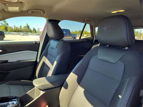 Certified 2025 Chevrolet Trax LT w/ LT Convenience Package image 14